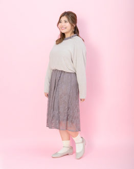 ニュアンス色には足元も色味をそろえると簡単にオシャレに✨